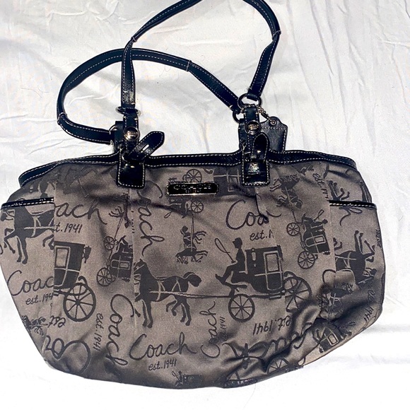 Coach Handbags - Coach Horse and Carrige bag